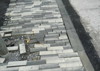 Лоше изграђен тротоар?